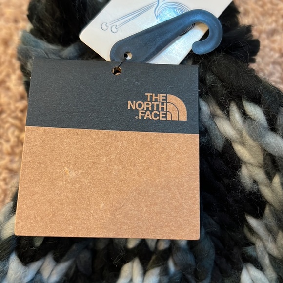 Women’s North Face Beanie - Picture 6 of 6